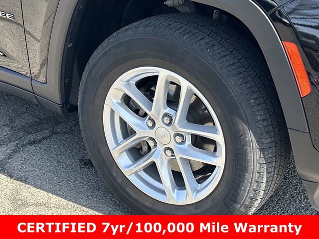 Certified 2023 Jeep Grand Cherokee Laredo AWD/4WD image 8