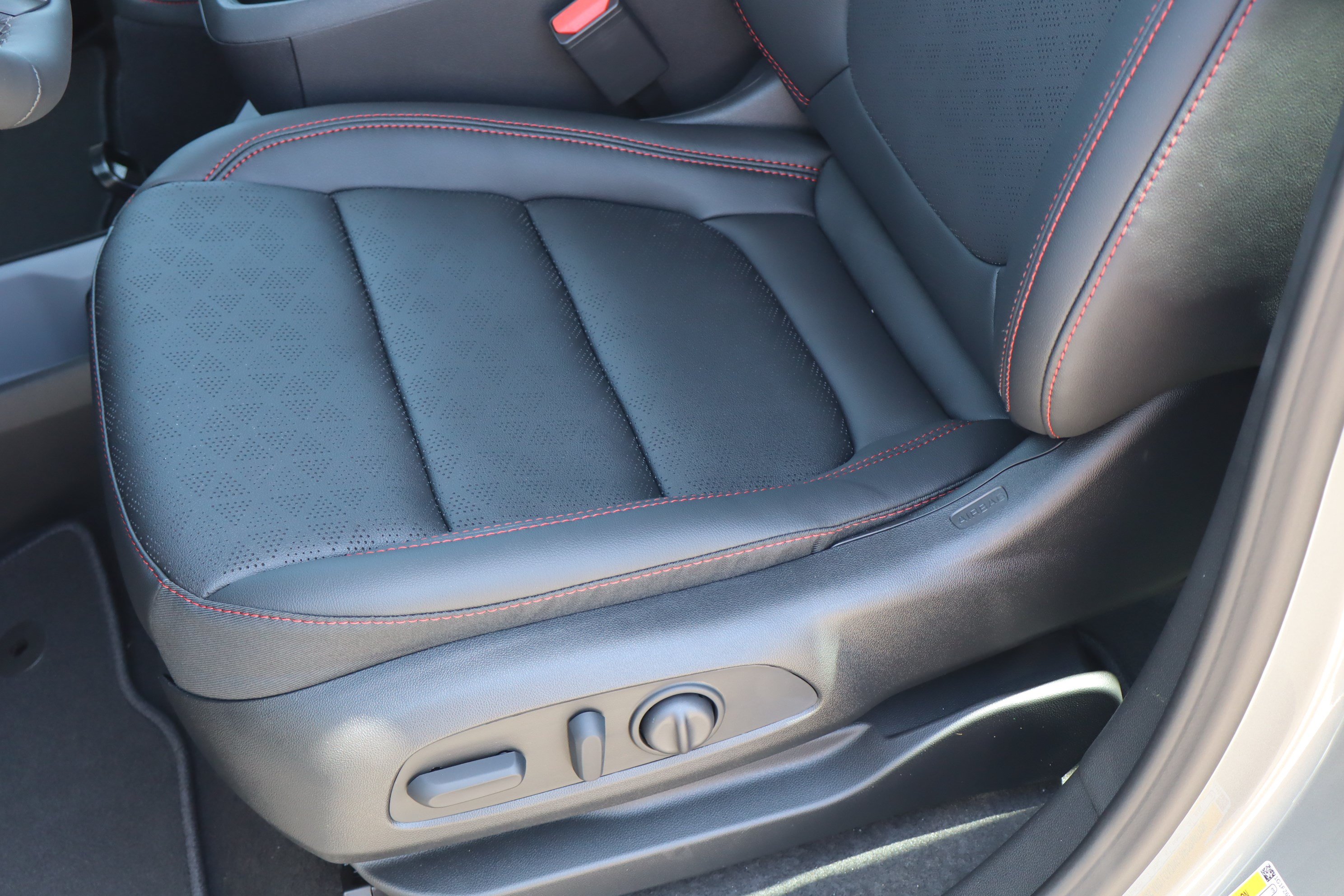 New 2027 Chevrolet Bolt RS w/ Technology Package FWD image 12