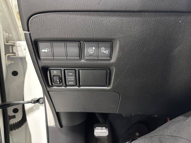 Used 2017 Nissan Armada SV AWD/4WD image 17