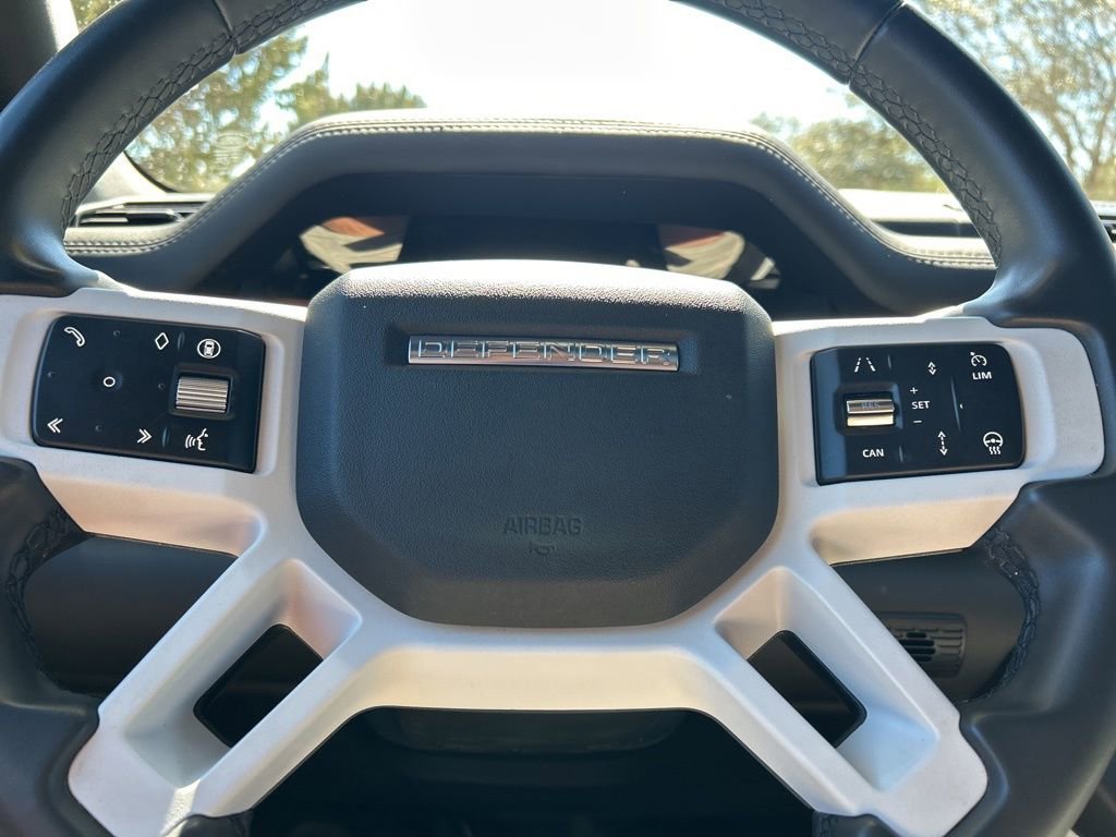 Used 2025 Land Rover Defender 110 S image 23