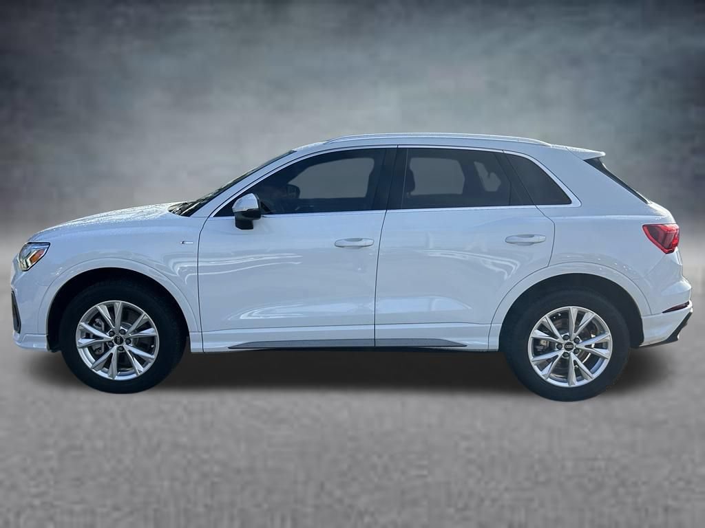 Used 2024 Audi Q3 2.0T Premium w/ Convenience Package AWD/4WD image 3