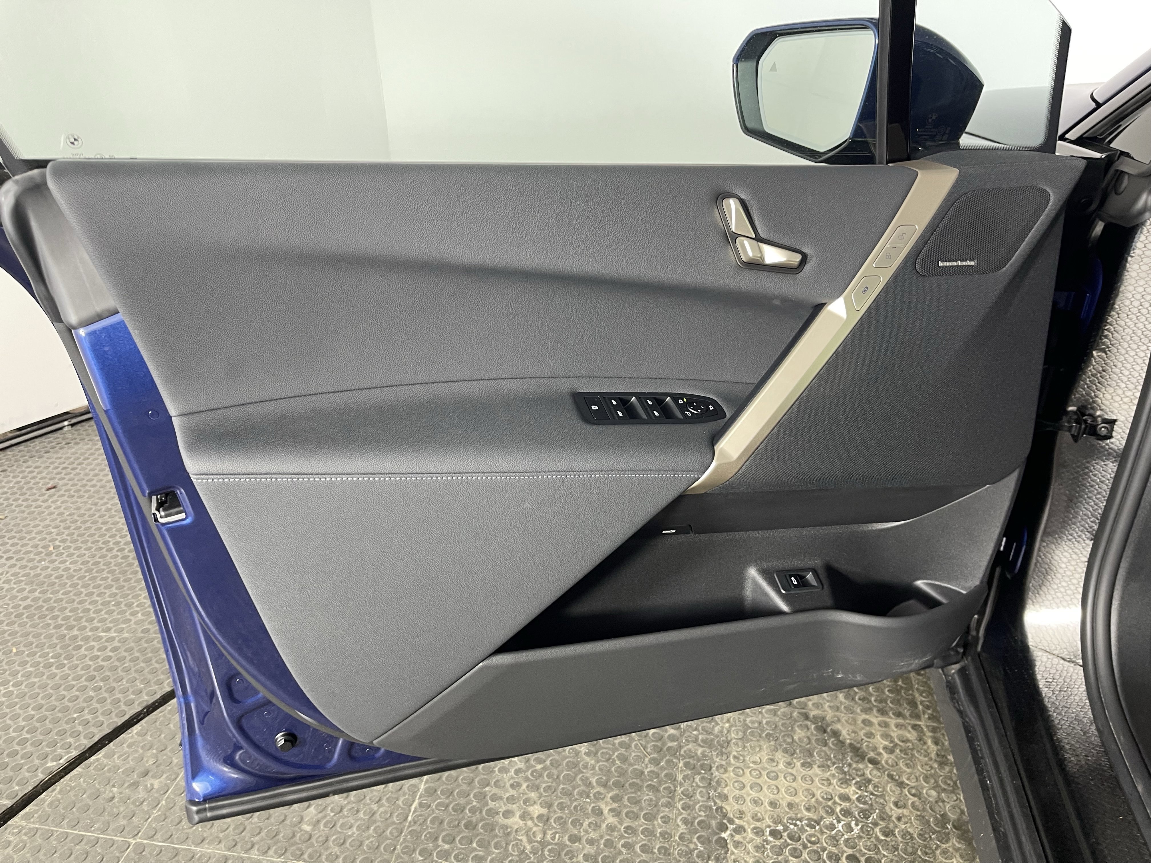 Certified 2025 BMW iX xDrive50 image 10