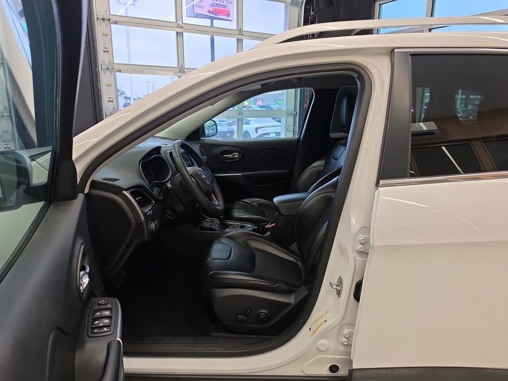 Used 2020 Jeep Cherokee Latitude Plus FWD image 13