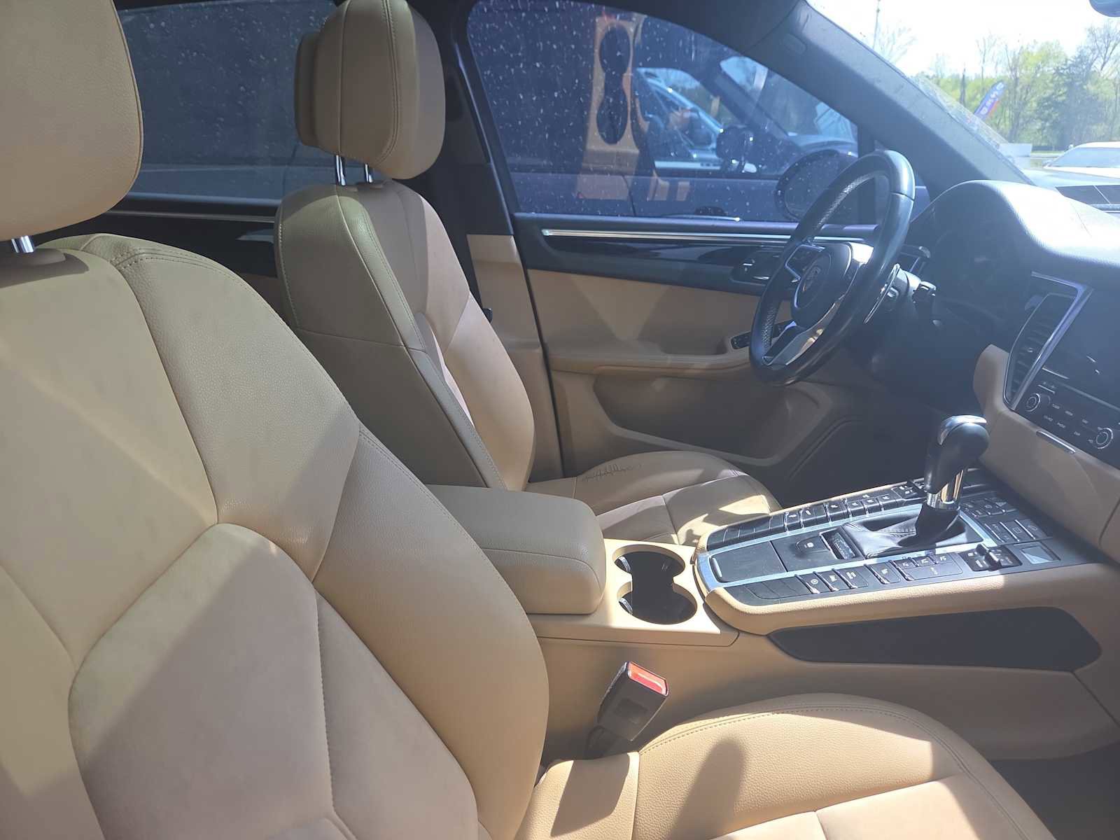 Used 2018 Porsche Macan image 3