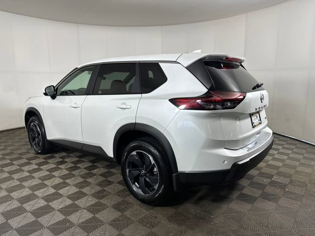 Certified 2025 Nissan Rogue SV image 5