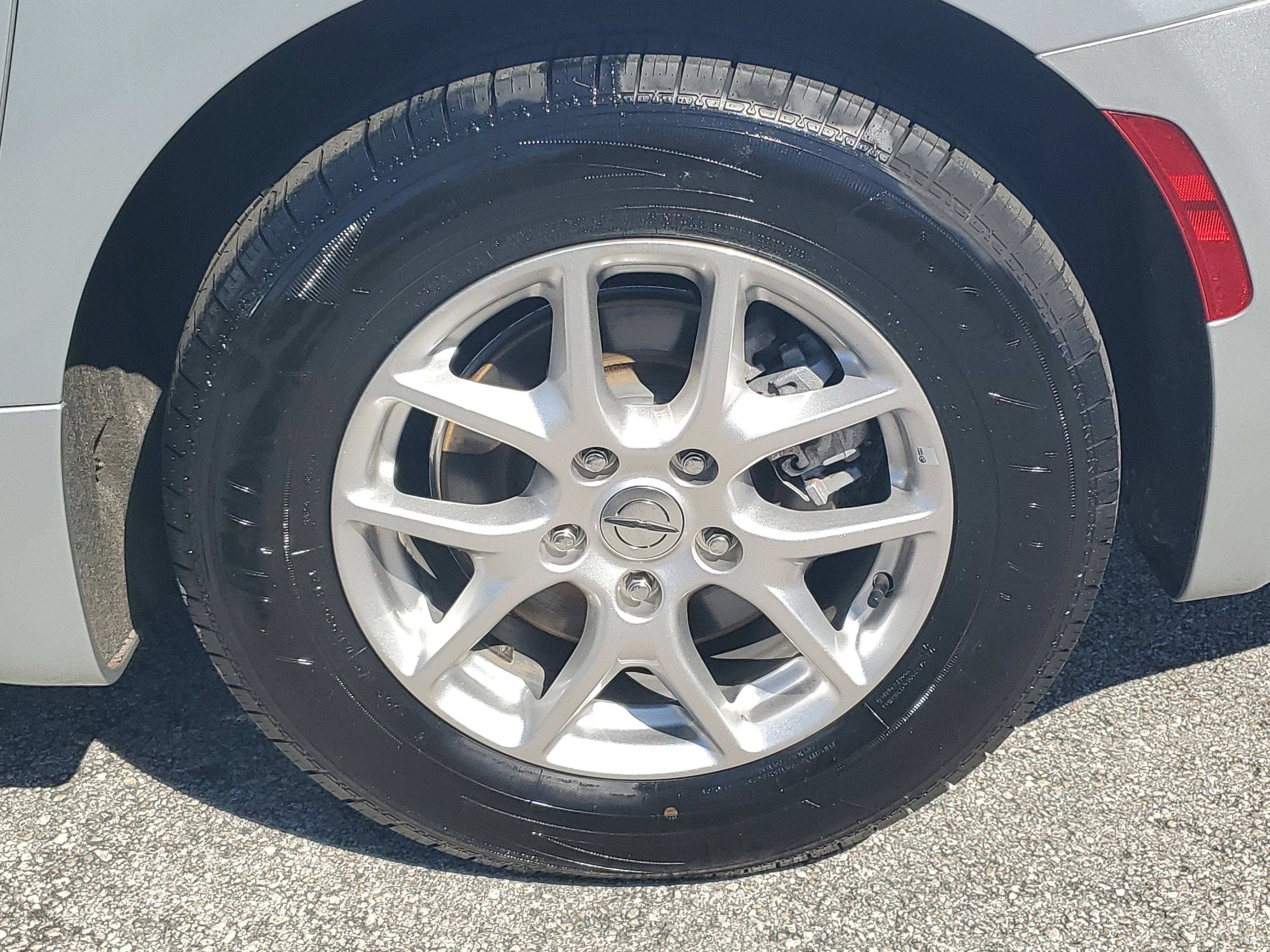 Used 2024 Chrysler Pacifica Touring-L FWD image 9