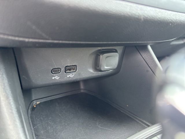 Certified 2025 Buick Envista Sport Touring FWD image 19