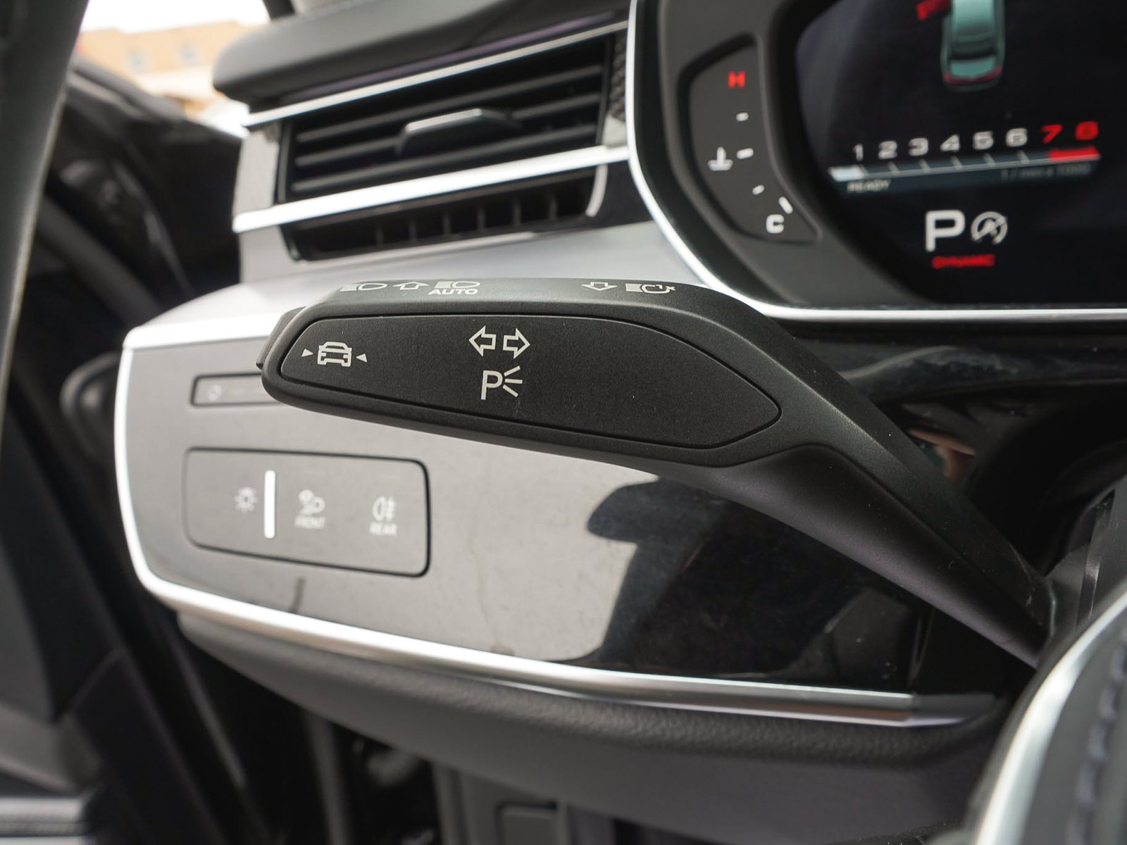 Used 2023 Audi S8 w/ S8 Comfort Plus Package AWD/4WD image 20