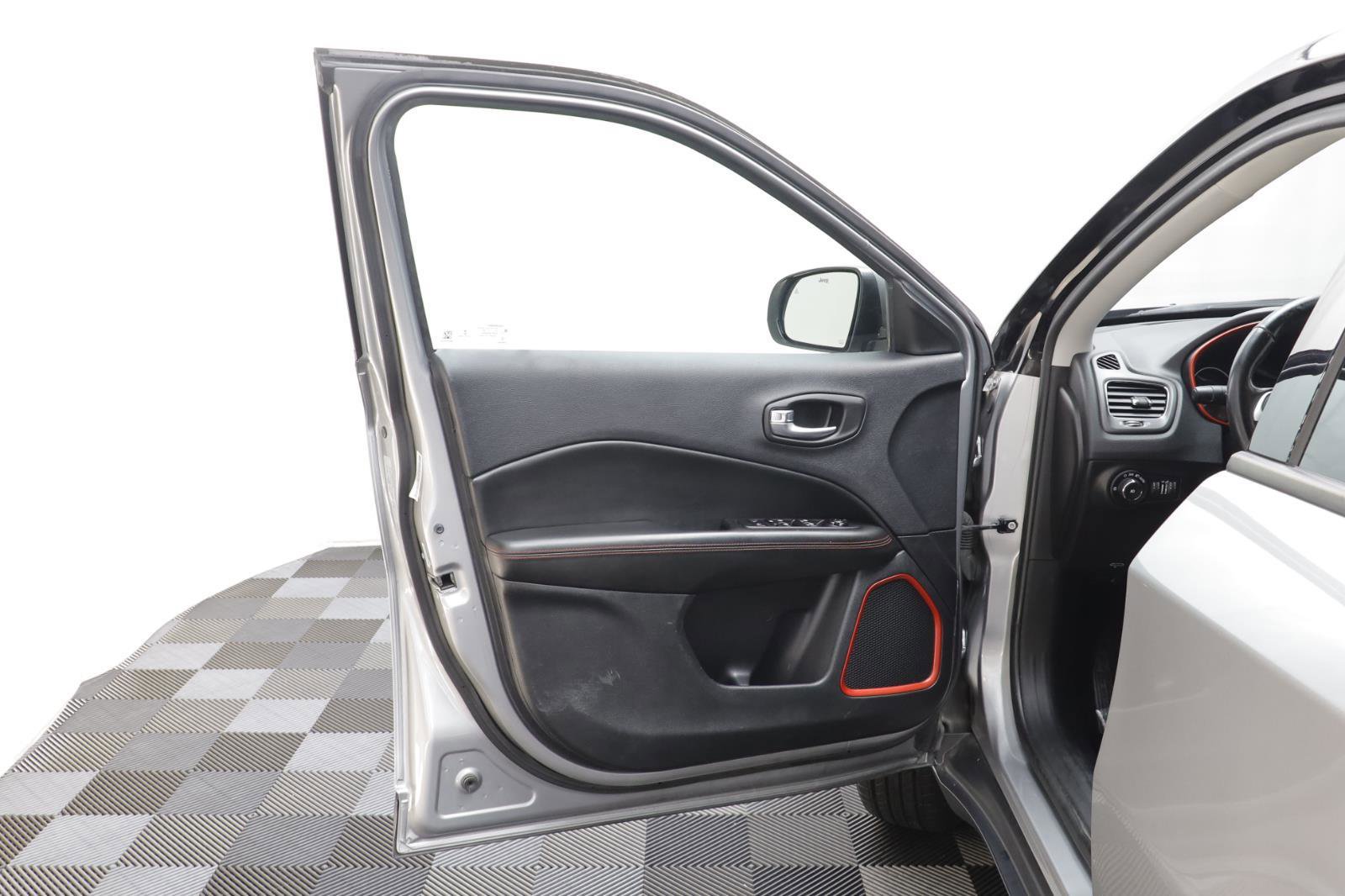 Used 2019 Jeep Compass Trailhawk w/ Cold Weather Group image 5