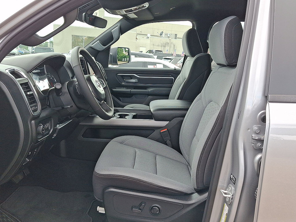 Used 2025 RAM 1500 Big Horn AWD/4WD image 17