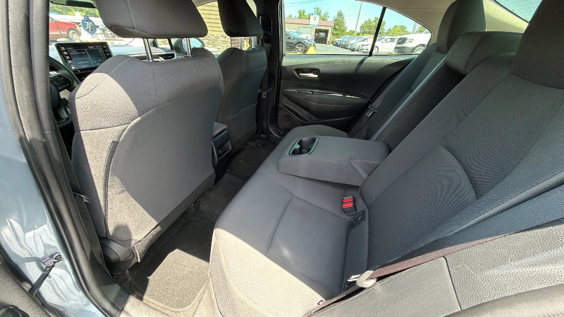 Used 2021 Toyota Corolla LE FWD image 9