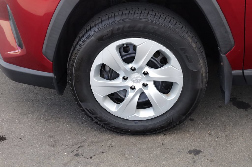 Certified 2021 Toyota RAV4 LE AWD/4WD image 3