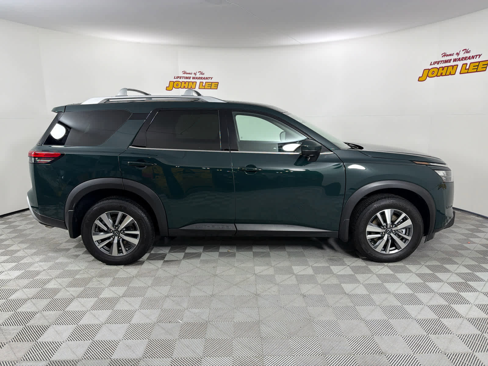 Certified 2025 Nissan Pathfinder SL FWD image 7