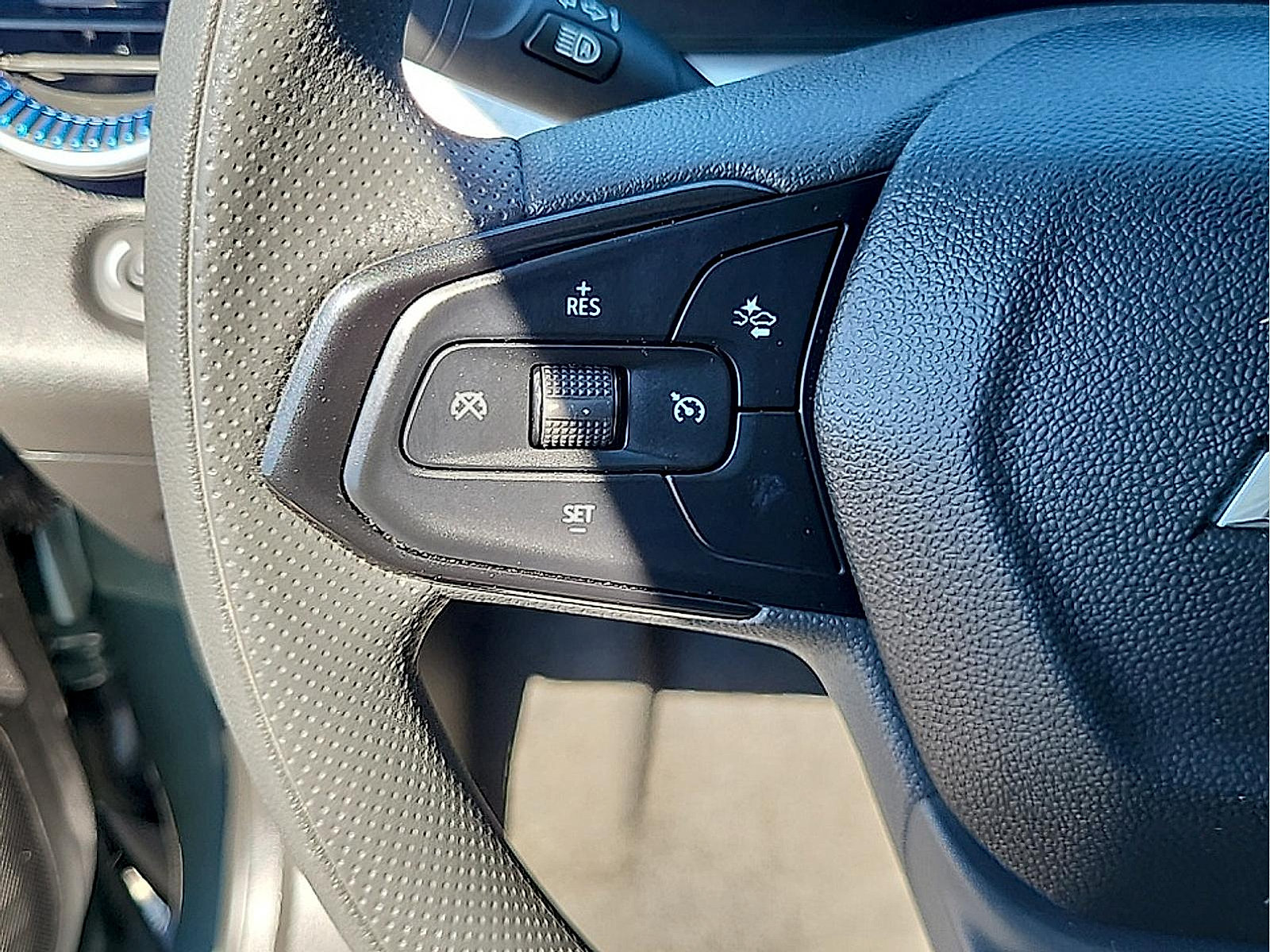 Used 2025 Chevrolet Trax LT FWD image 17