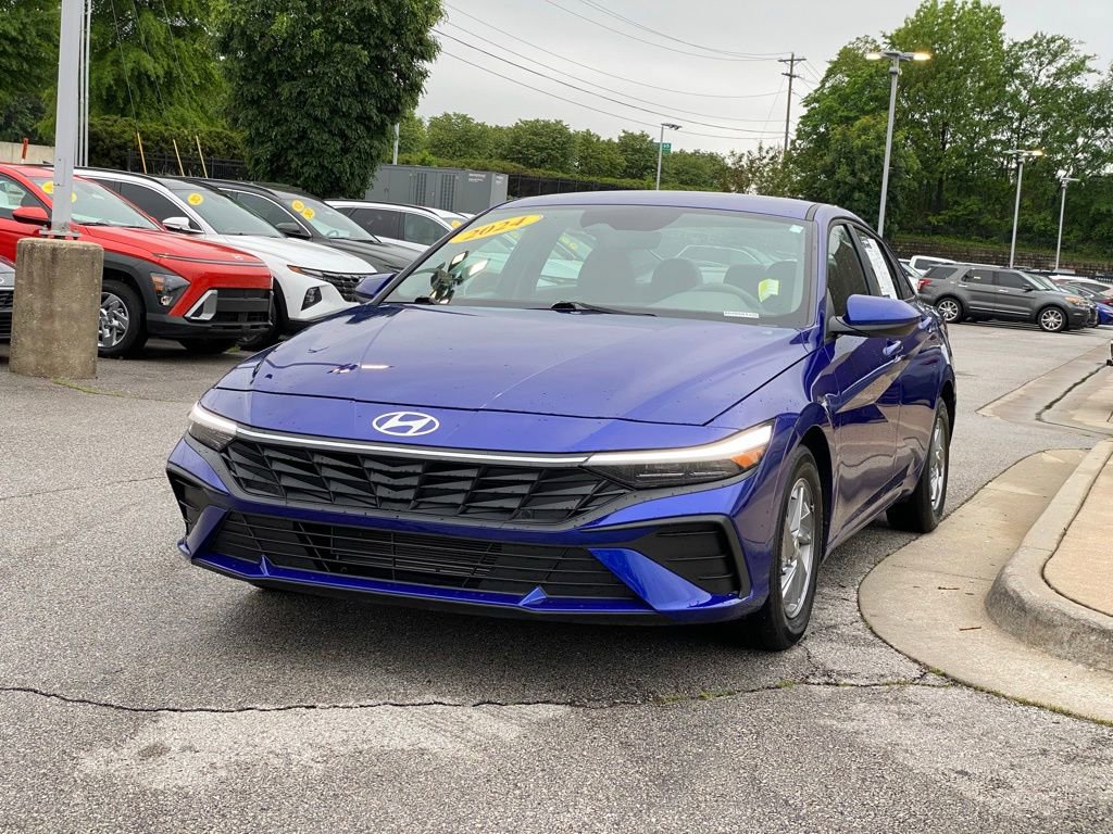 Used 2024 Hyundai Elantra SE FWD image 3