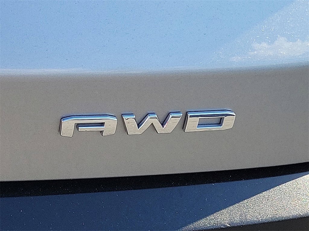 Used 2023 GMC Acadia SLT image 29