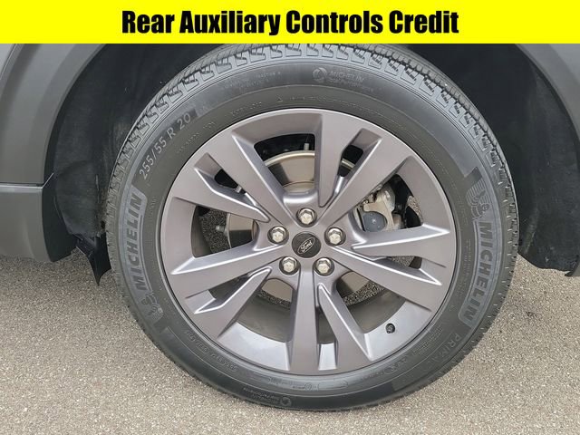 Used 2022 Ford Explorer XLT w/ Equipment Group 202A image 7