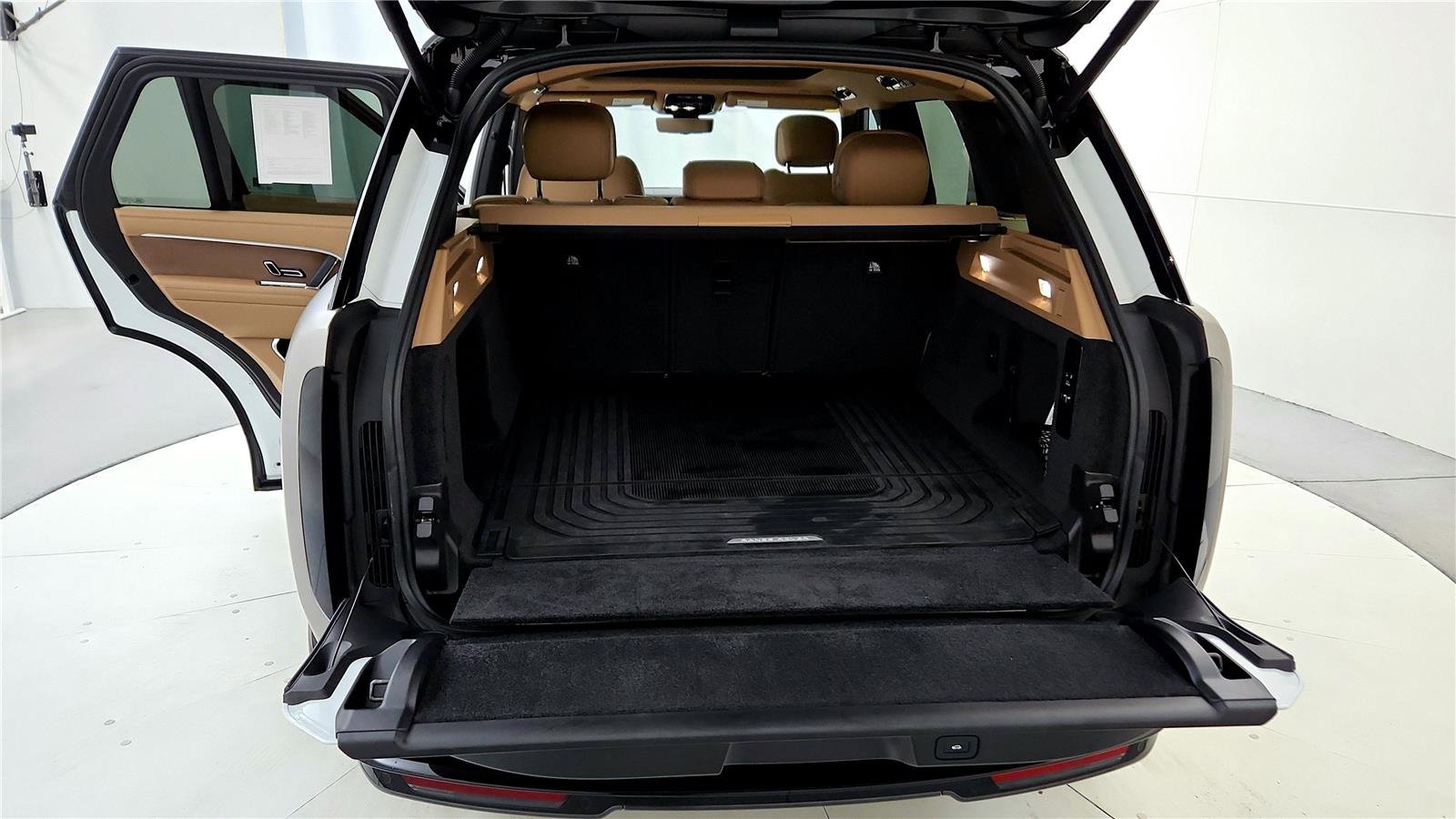 Used 2023 Land Rover Range Rover SE image 18