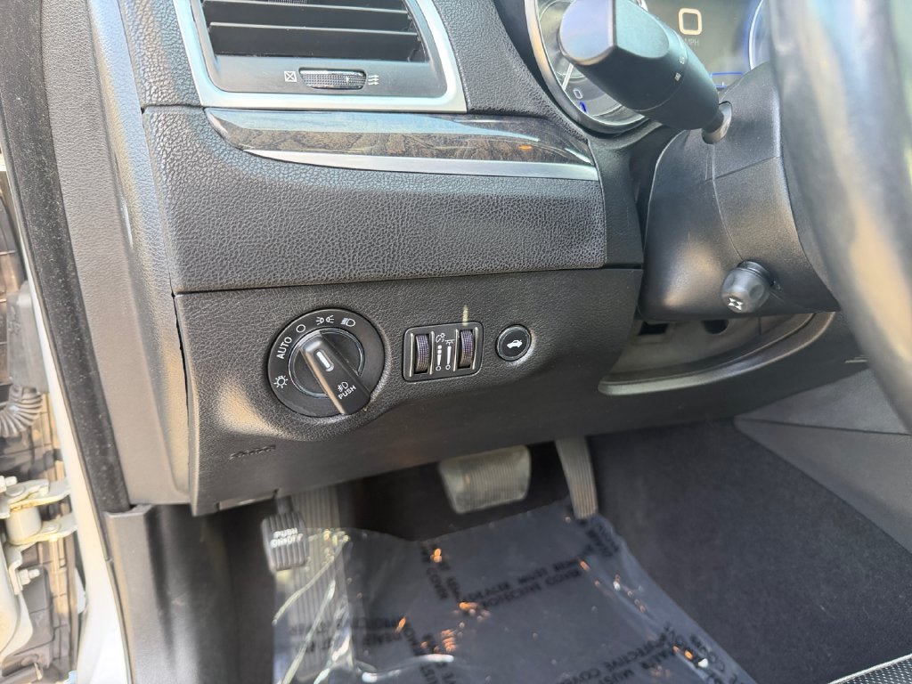 Used 2020 Chrysler 300 Limited RWD image 20