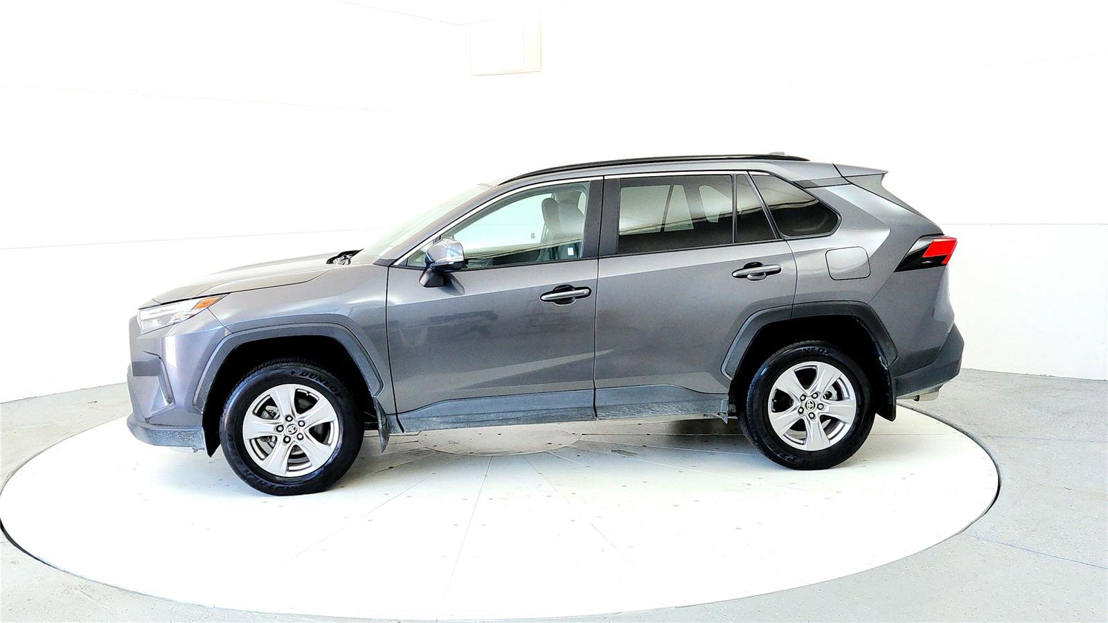 Used 2022 Toyota RAV4 XLE AWD/4WD image 3