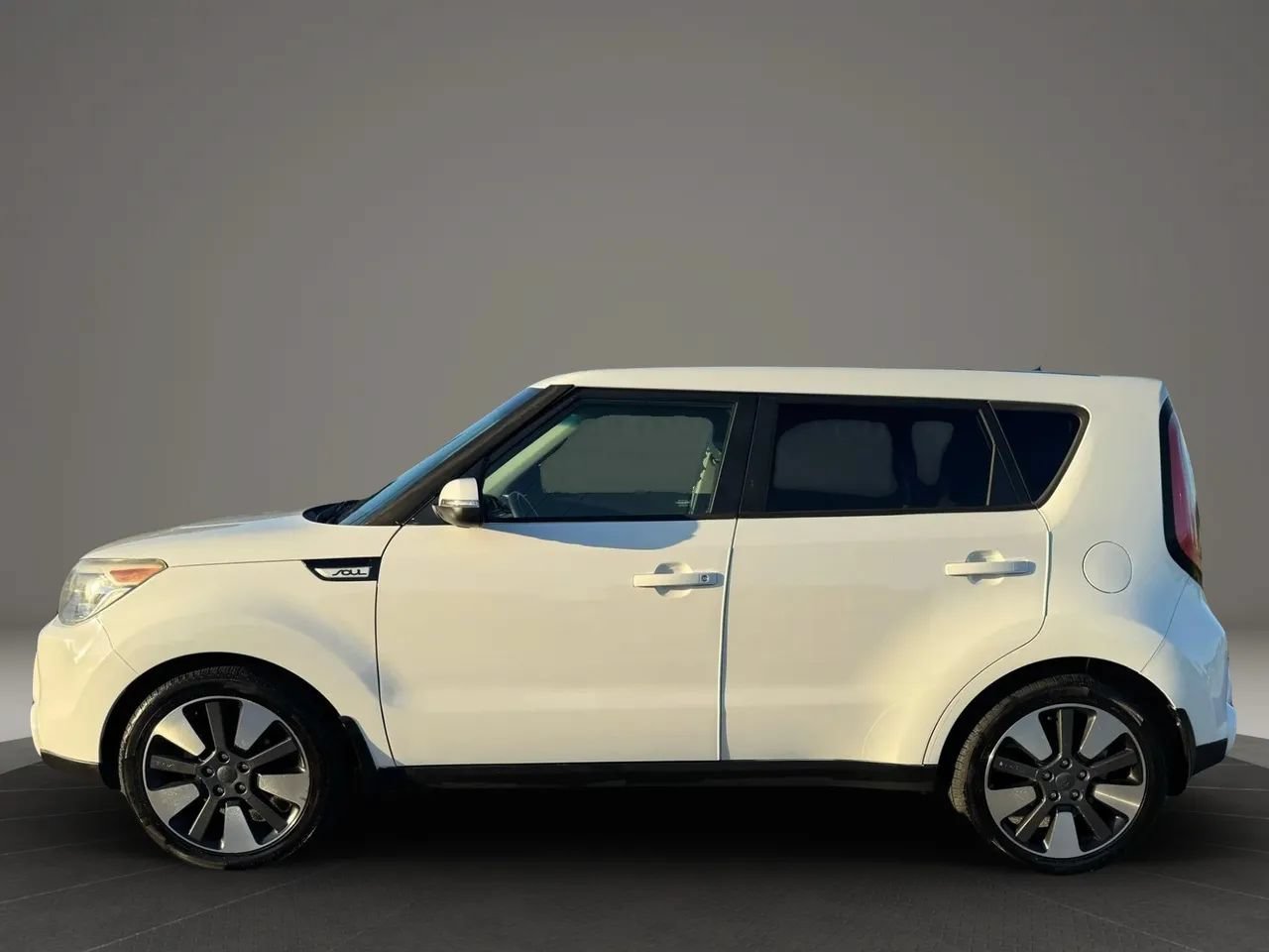Used 2014 Kia Soul ! FWD image 4