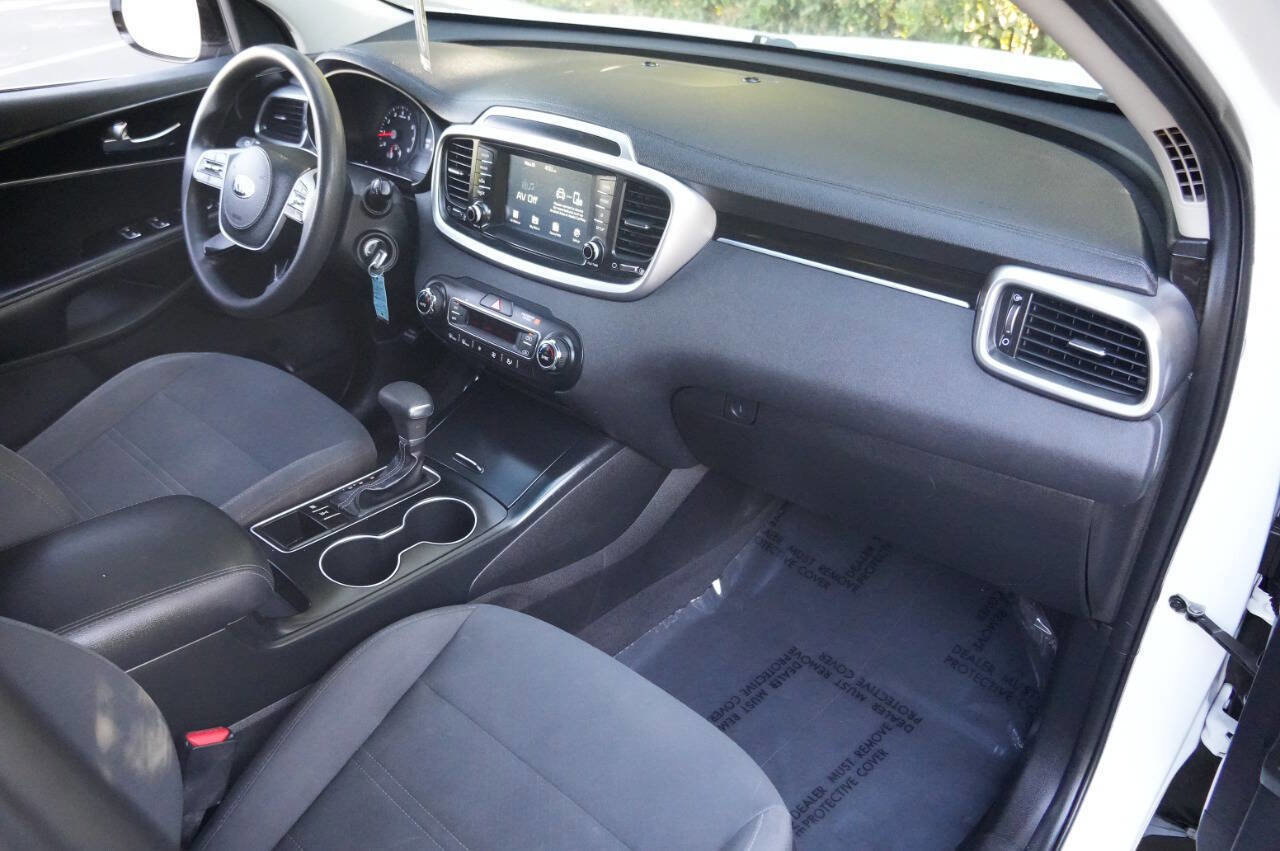 Used 2019 Kia Sorento AWD V6 image 19