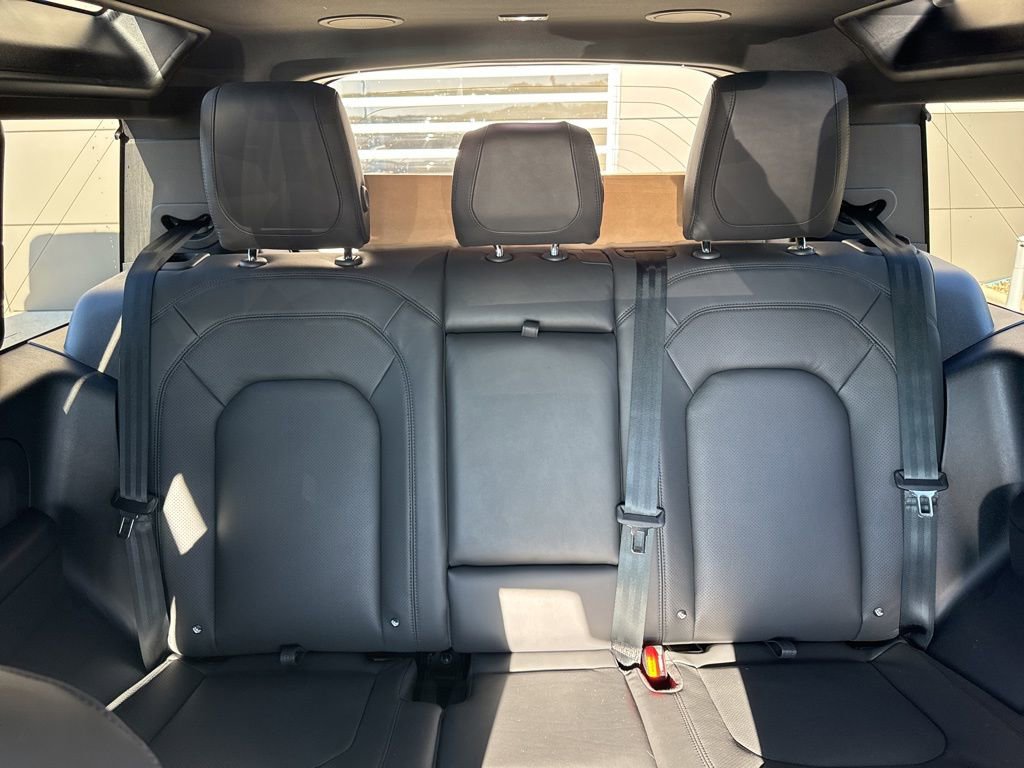 New 2024 Land Rover Defender 90 V8 image 8