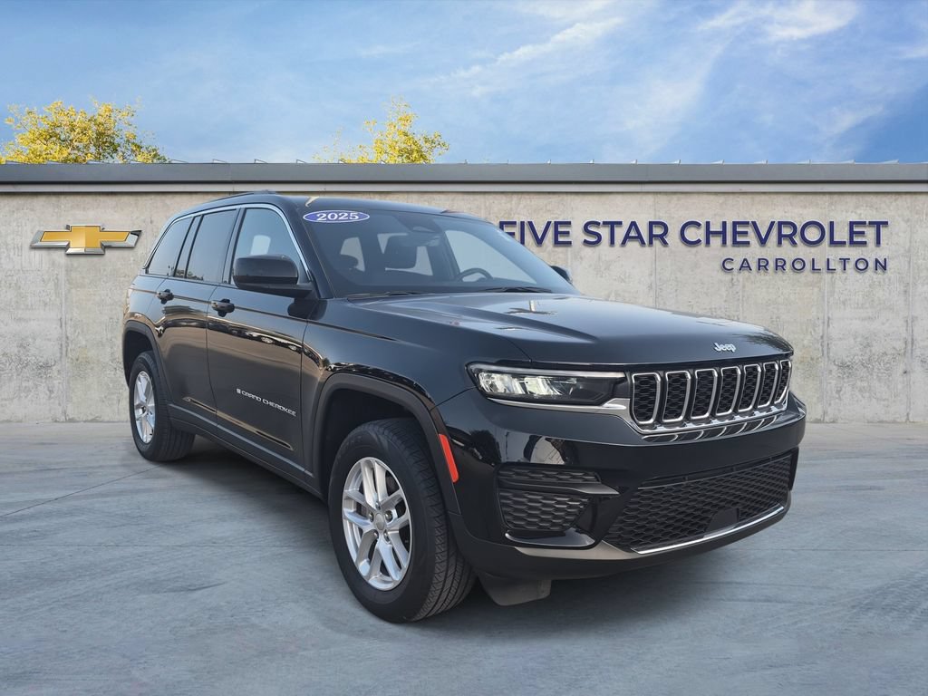 Used 2025 Jeep Grand Cherokee Laredo X RWD image 1