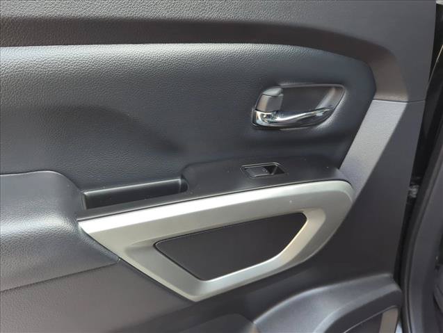 Used 2024 Nissan Titan SV w/ SV Convenience Package RWD image 9