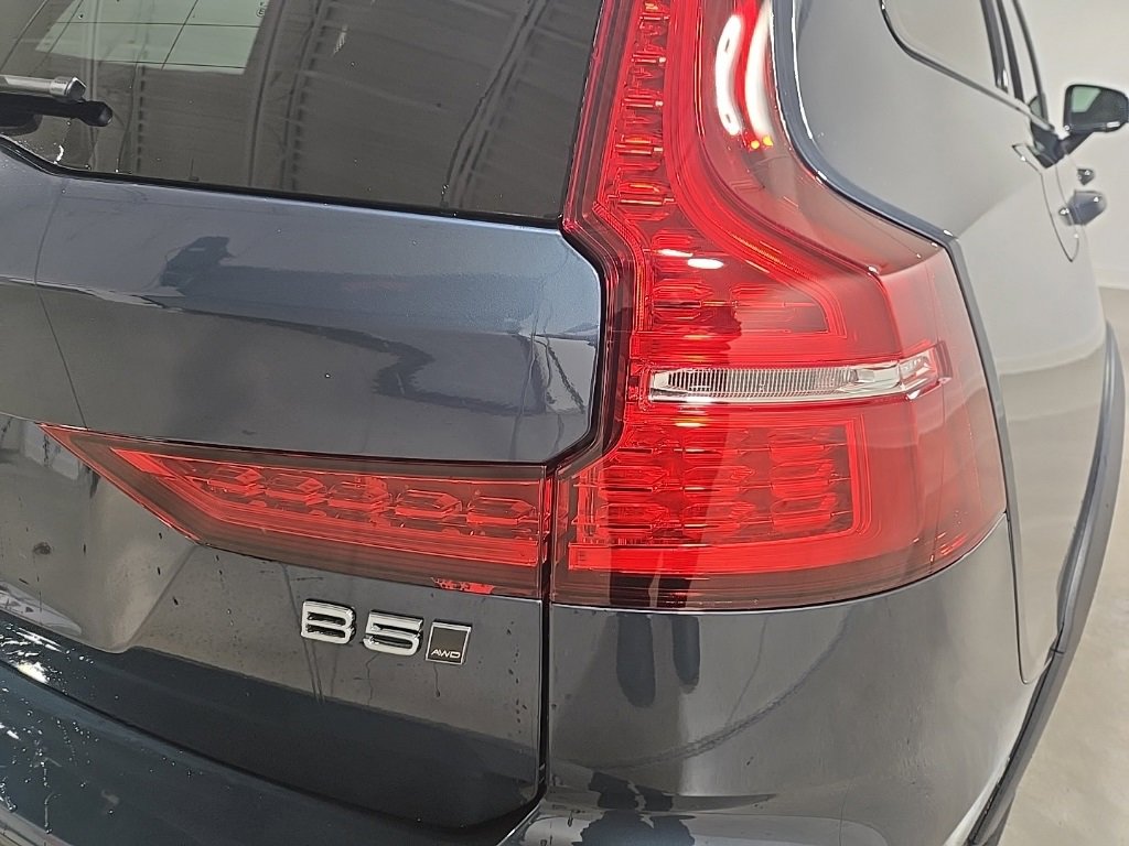 New 2026 Volvo V60 B5 Cross Country Plus w/ Climate Package image 9
