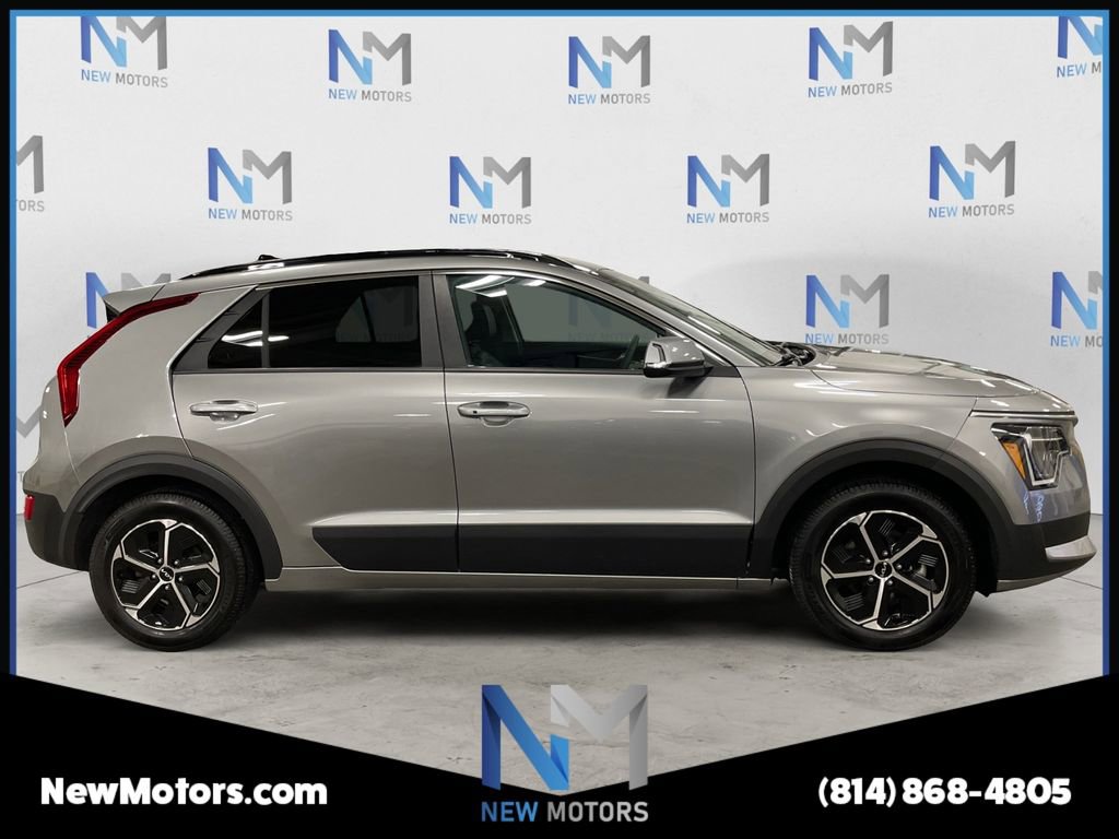 Used 2023 Kia Niro EX image 6
