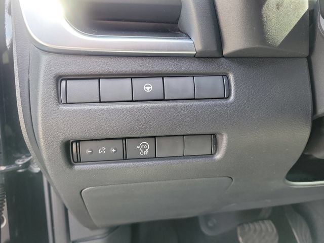 Used 2023 Nissan Rogue SV FWD image 9