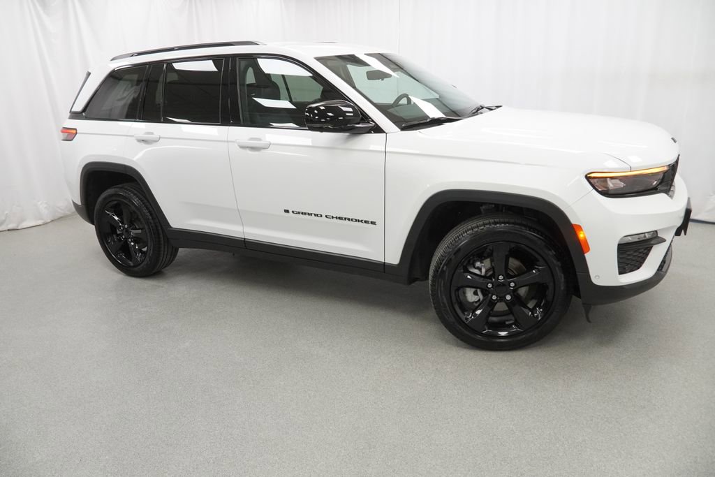 Certified 2023 Jeep Grand Cherokee Limited w/ Luxury Tech Group II AWD/4WD image 9