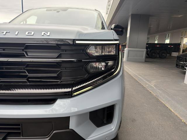 Certified 2025 Ford Expedition Active AWD/4WD image 4