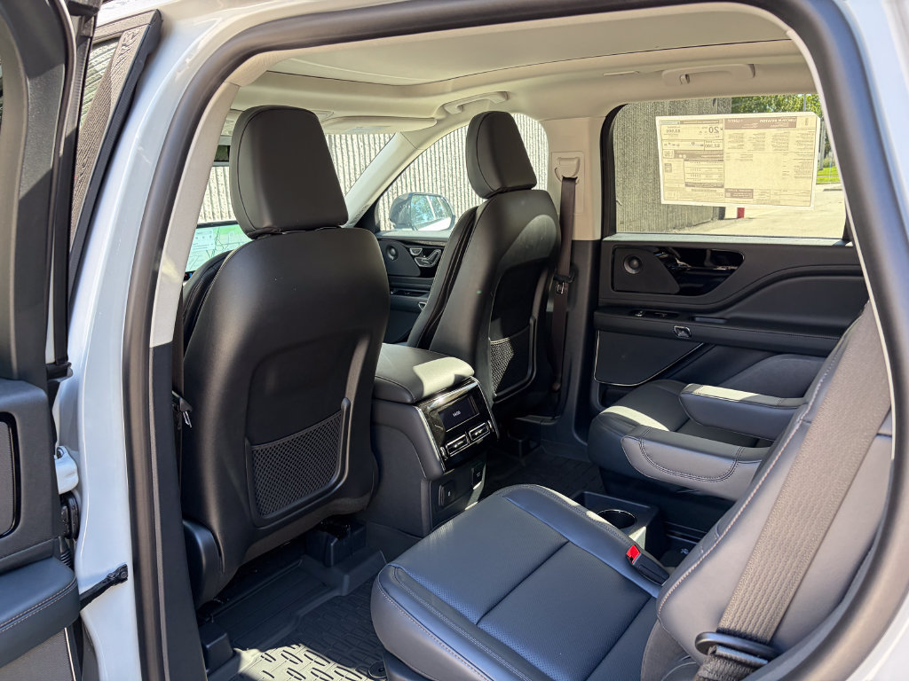 New 2027 Lincoln Aviator AWD image 15