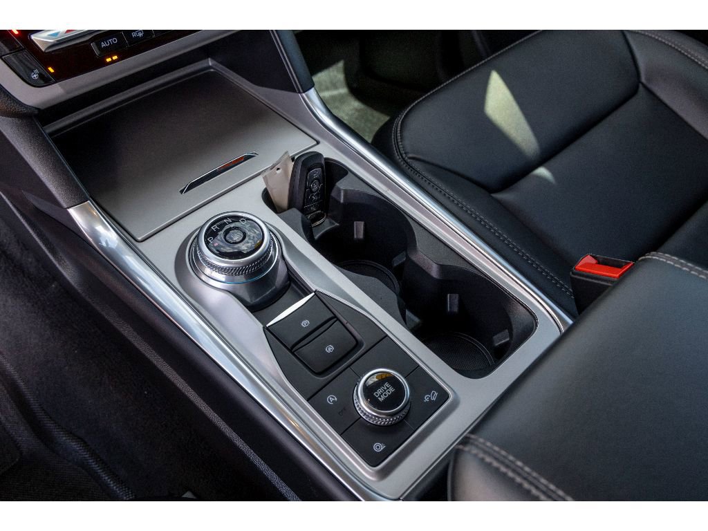 Used 2023 Ford Explorer XLT w/ Equipment Group 202A image 24