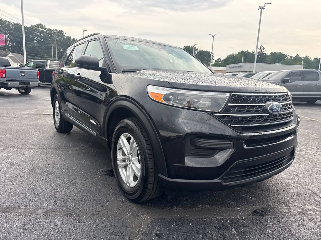 Used 2024 Ford Explorer XLT AWD/4WD image 4