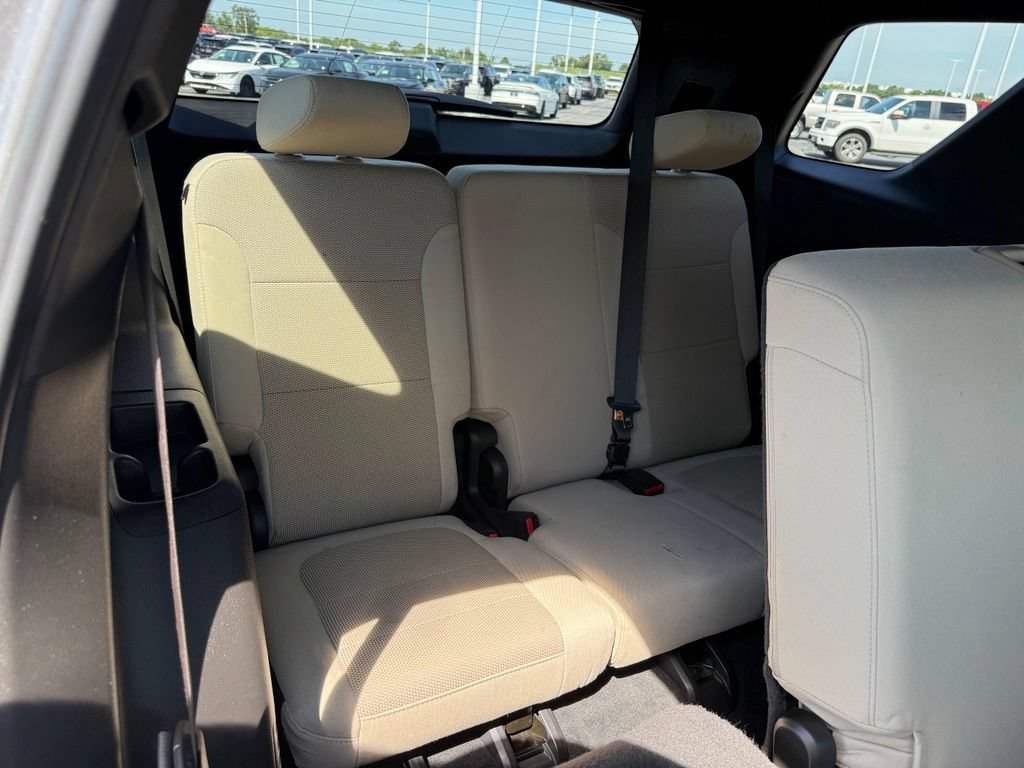Used 2023 Chevrolet Traverse LS FWD image 21