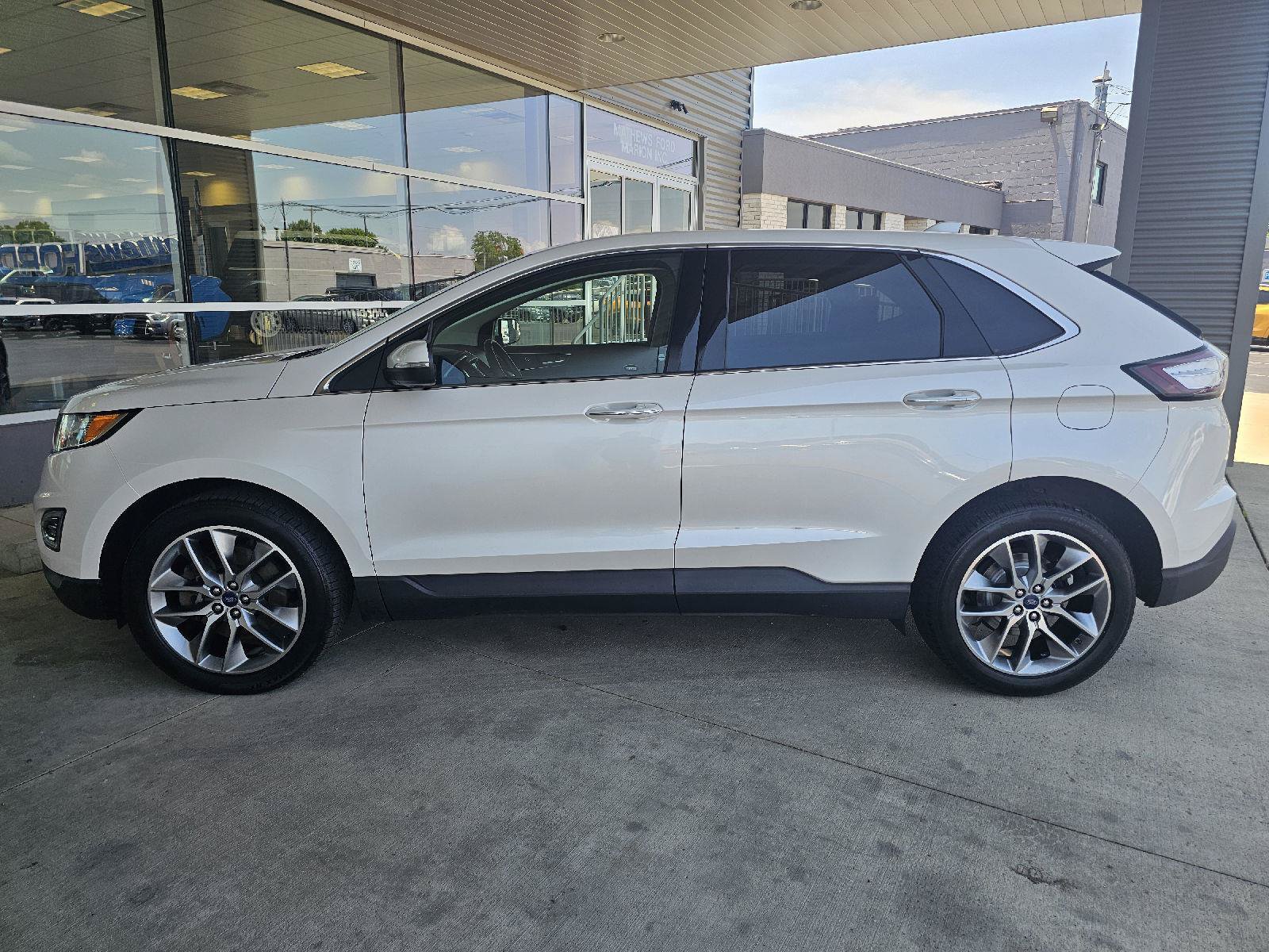 Used 2018 Ford Edge Titanium AWD/4WD image 2