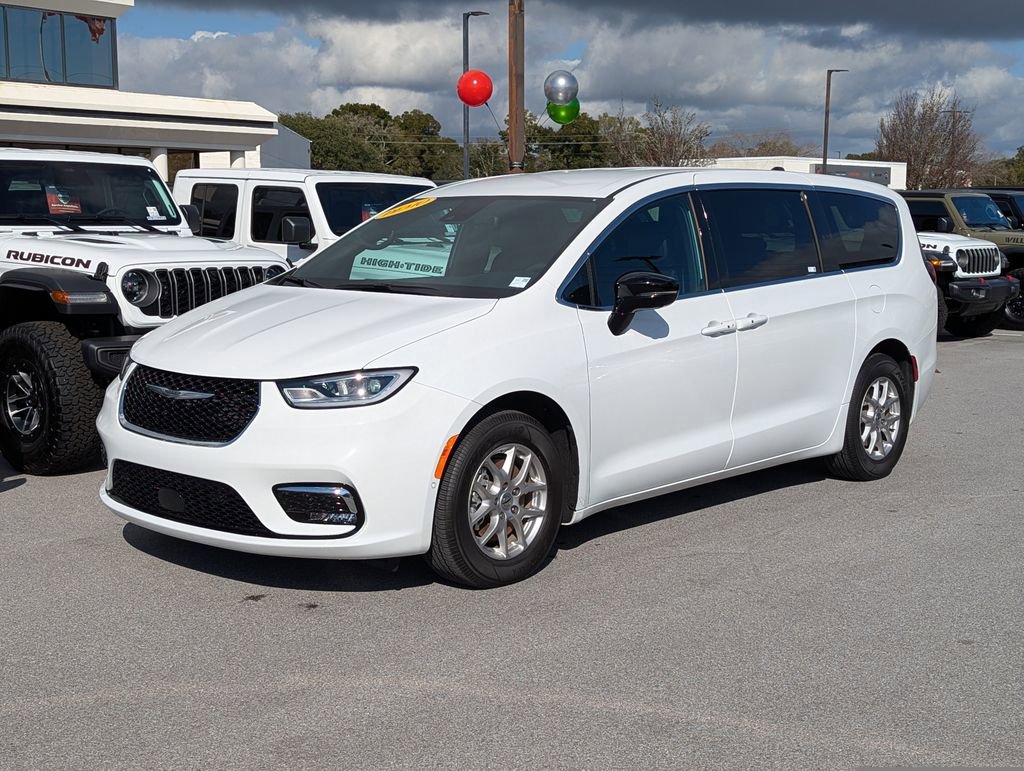 New 2026 Chrysler Pacifica Select FWD image 9
