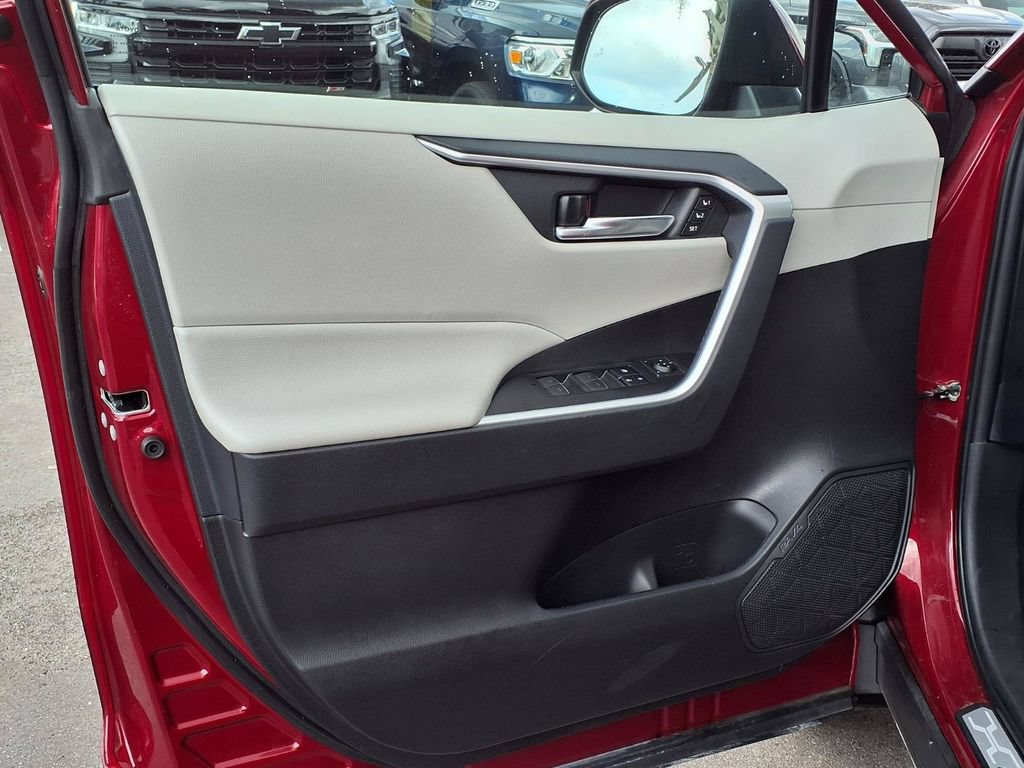 Used 2023 Toyota RAV4 XLE Premium AWD/4WD image 29