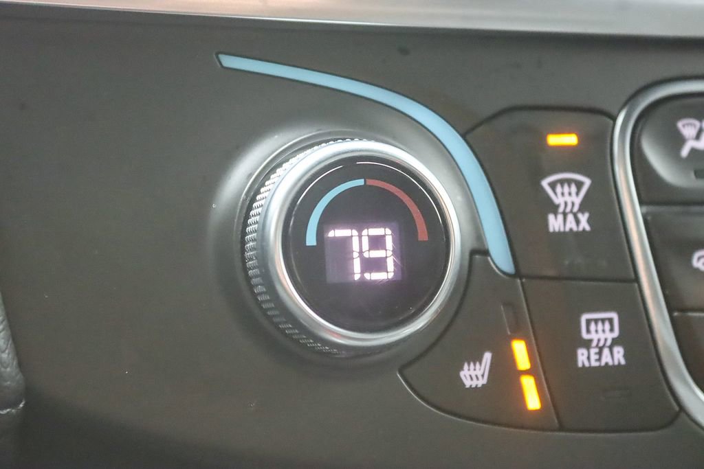 Used 2022 Chevrolet Traverse LT image 32