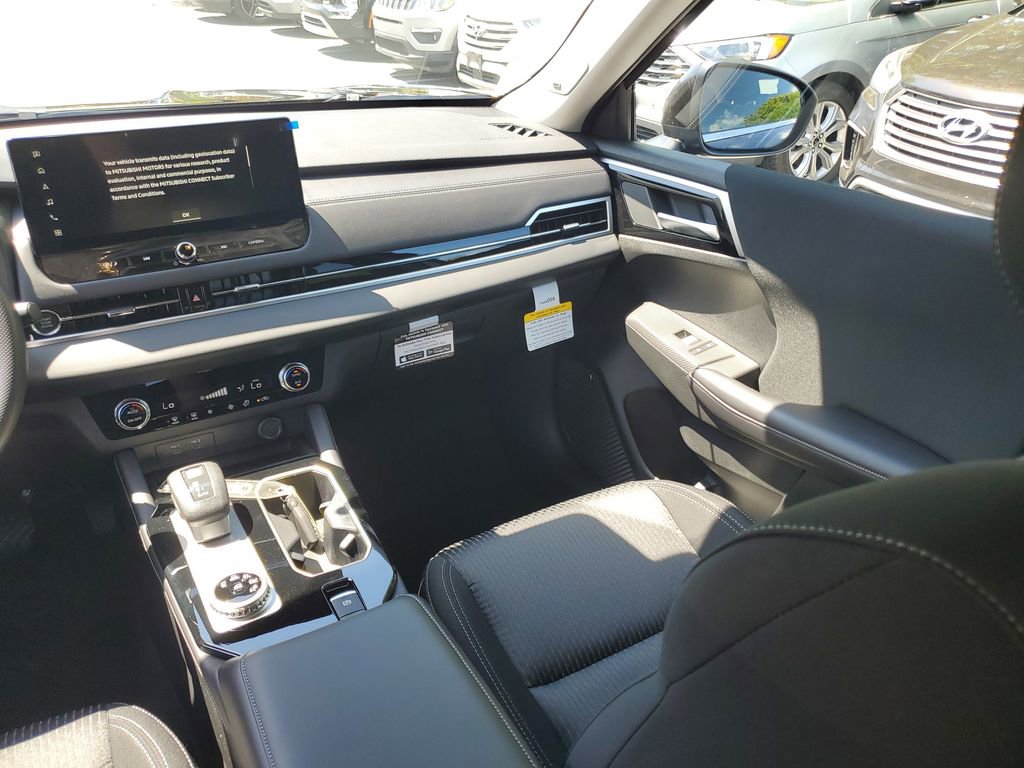 New 2026 Mitsubishi Outlander ES image 16