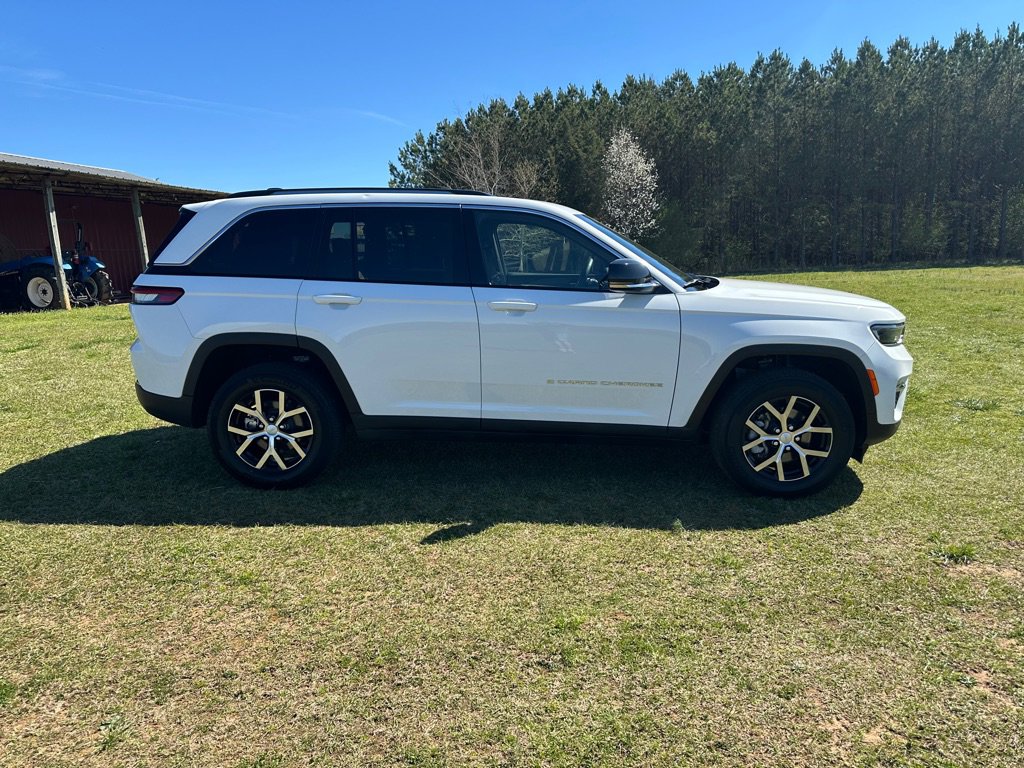 Used 2023 Jeep Grand Cherokee Limited image 9