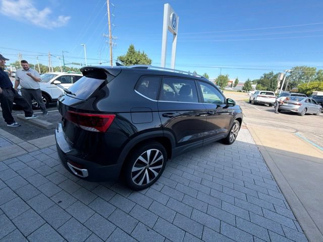 Used 2024 Volkswagen Taos SE FWD image 23