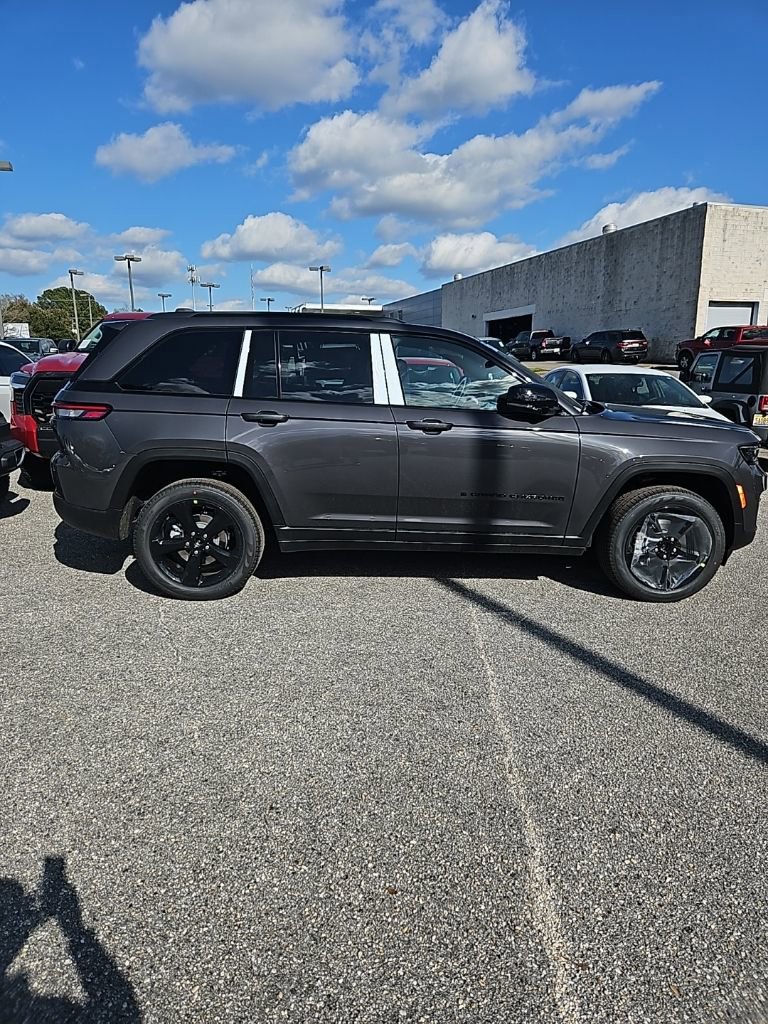 New 2025 Jeep Grand Cherokee Limited w/ Black Appearance Package image 2