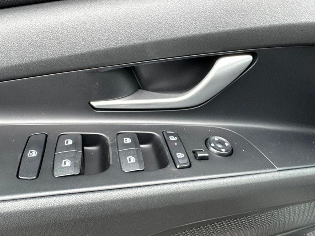 New 2026 Hyundai Elantra Limited FWD image 11