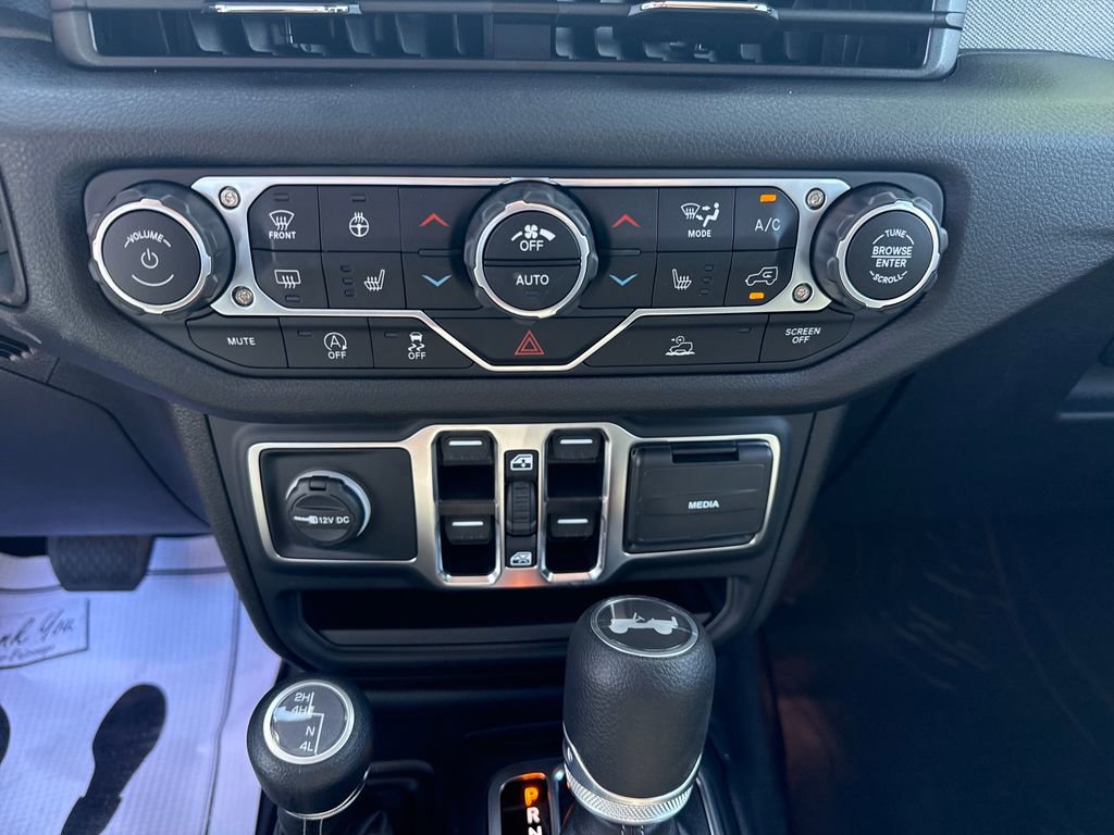 Used 2025 Jeep Wrangler Sport S image 23