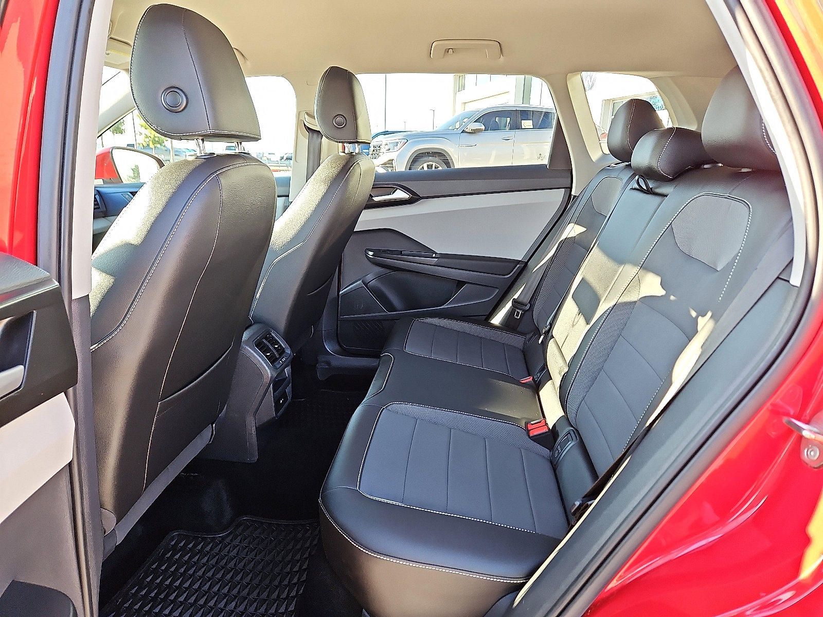 Certified 2022 Volkswagen Taos SE image 9