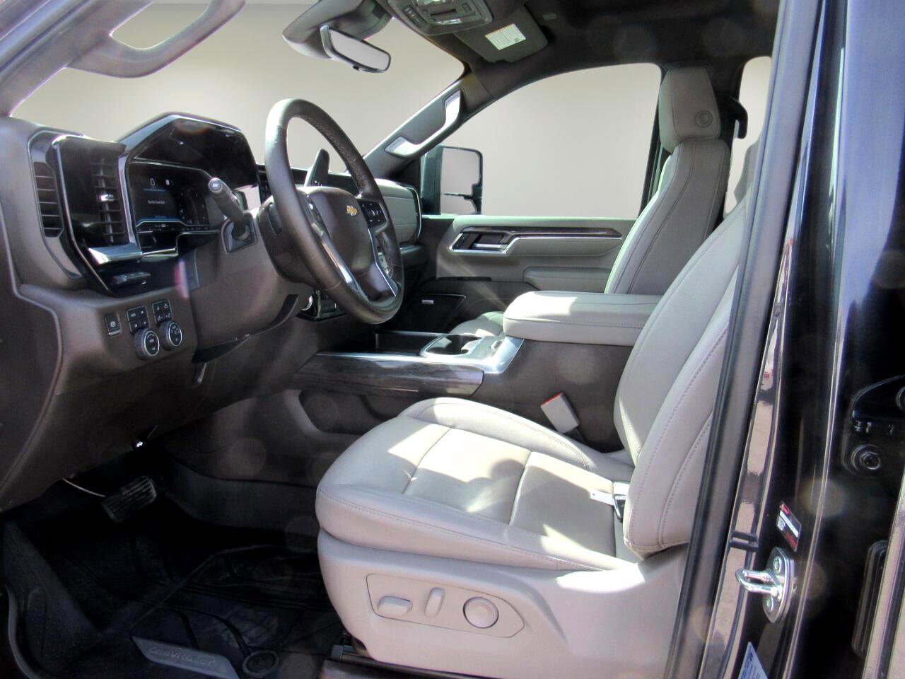 Used 2024 Chevrolet Silverado 3500 LTZ w/ LTZ Convenience Package image 19